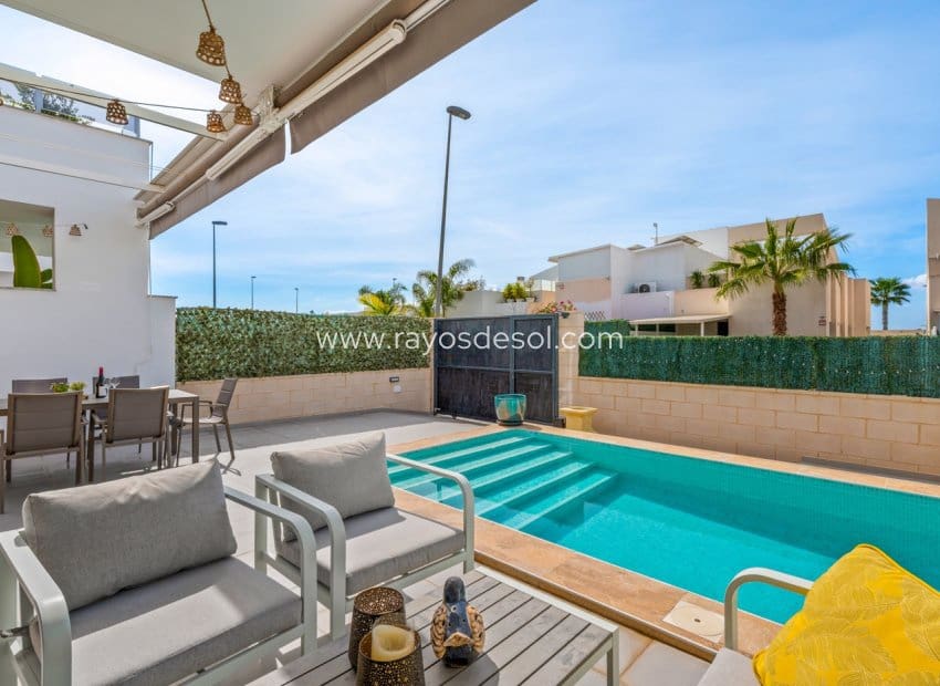3 bedroom Villa for sale in Benijofar with pool - € 410,000 (Ref: 9747092)
