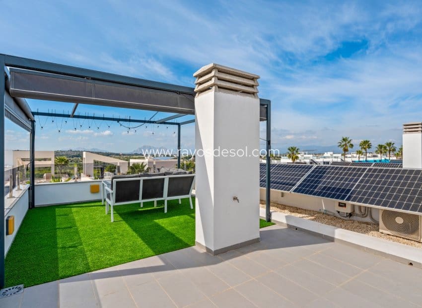 3 bedroom Villa for sale in Benijofar with pool - € 410,000 (Ref: 9747092)