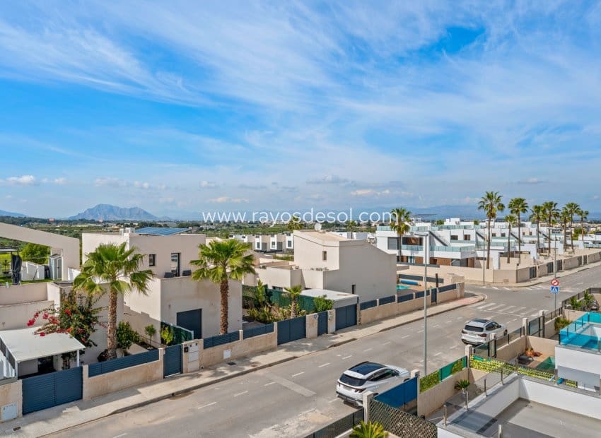 3 bedroom Villa for sale in Benijofar with pool - € 410,000 (Ref: 9747092)