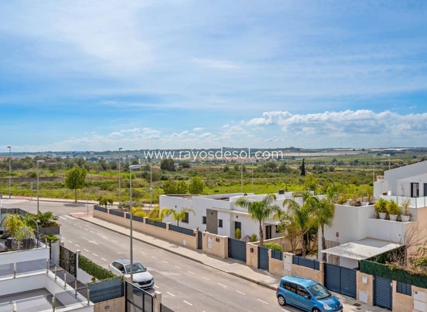 3 bedroom Villa for sale in Benijofar with pool - € 410,000 (Ref: 9747092)