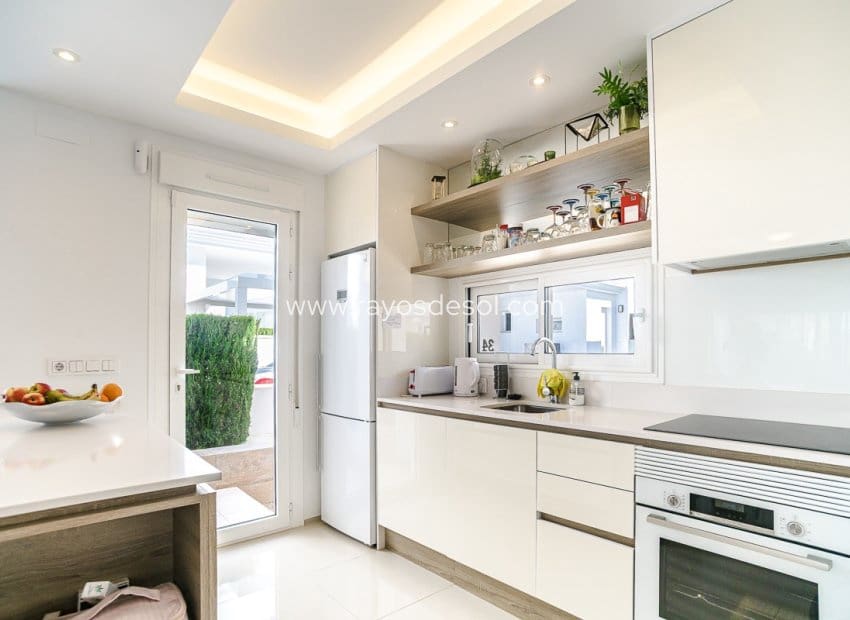 3 soveværelse Villa til salg i Ciudad Quesada med swimmingpool - € 390.000 (Ref: 9755869)