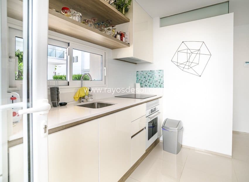 2 bedroom Villa for sale in Ciudad Quesada with pool - € 390,000 (Ref: 9755869)