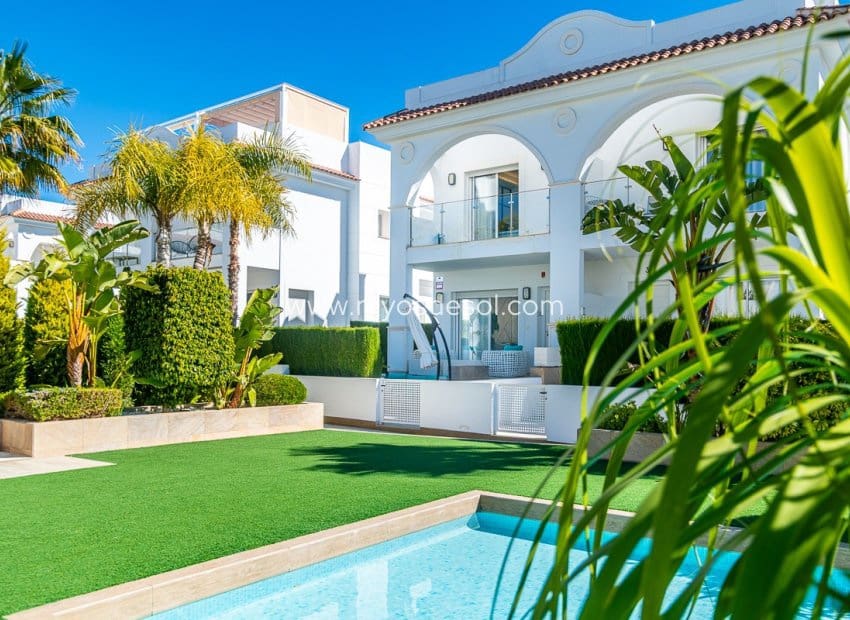 2 bedroom Villa for sale in Ciudad Quesada with pool - € 390,000 (Ref: 9755869)
