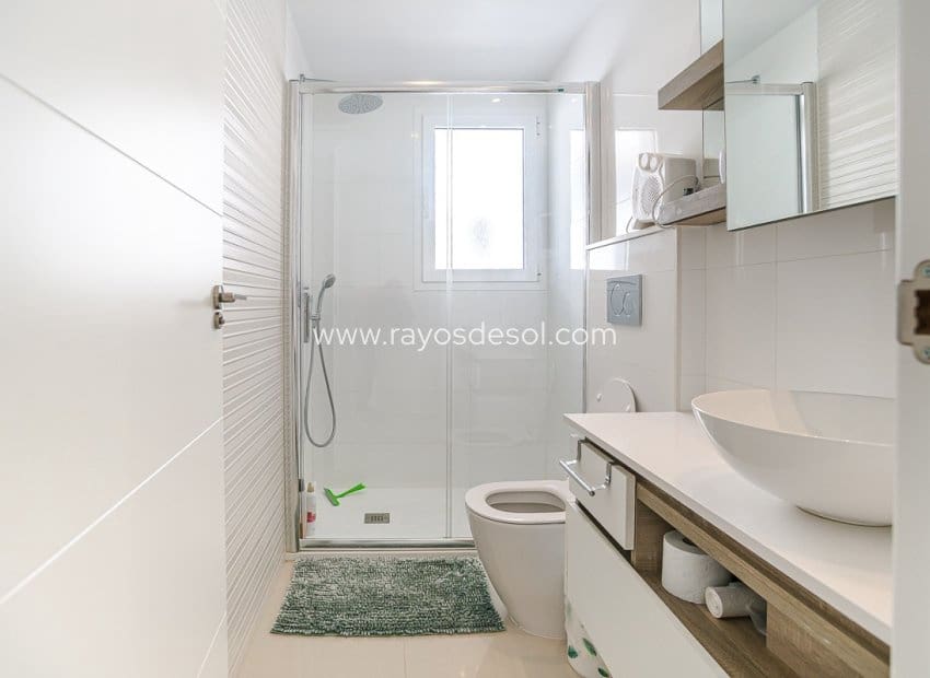 2 bedroom Villa for sale in Ciudad Quesada with pool - € 390,000 (Ref: 9755869)