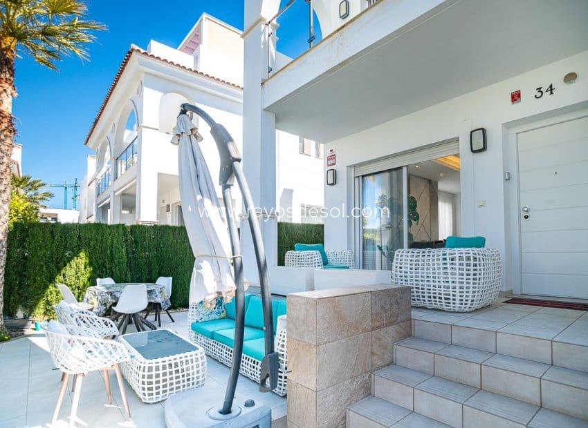 2 bedroom Villa for sale in Ciudad Quesada with pool - € 390,000 (Ref: 9755869)