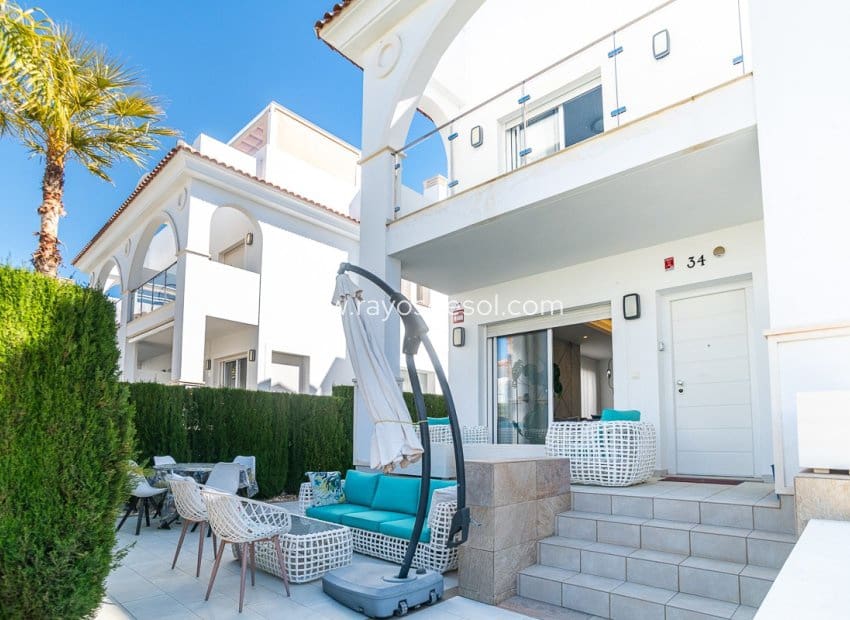 2 bedroom Villa for sale in Ciudad Quesada with pool - € 390,000 (Ref: 9755869)