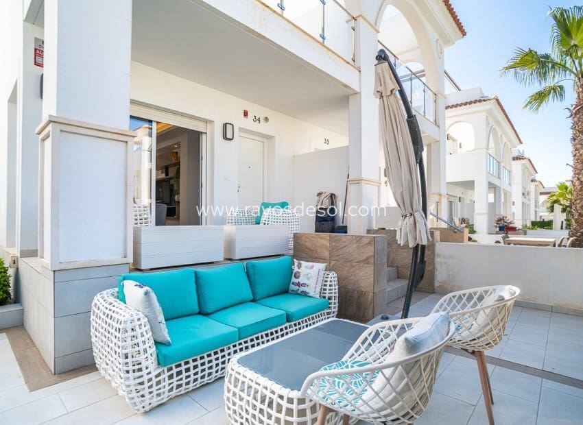 2 bedroom Villa for sale in Ciudad Quesada with pool - € 390,000 (Ref: 9755869)