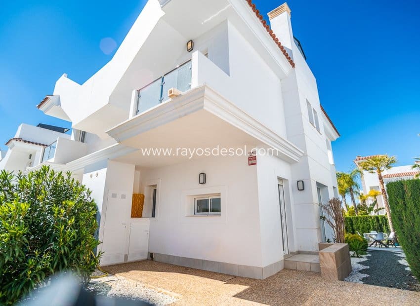 2 bedroom Villa for sale in Ciudad Quesada with pool - € 390,000 (Ref: 9755869)
