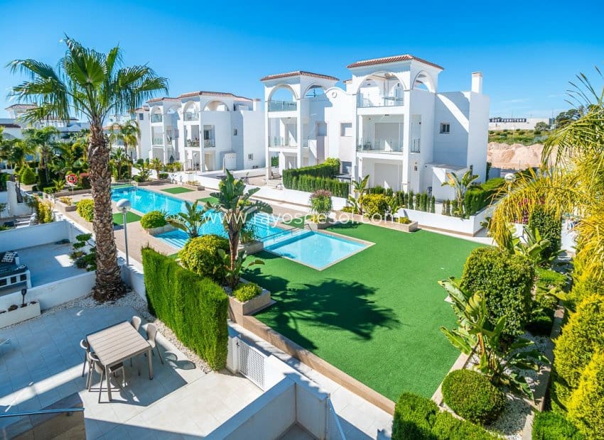 2 bedroom Villa for sale in Ciudad Quesada with pool - € 390,000 (Ref: 9755869)