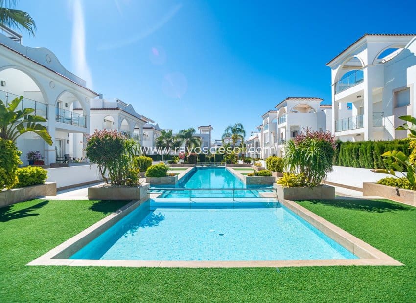 2 bedroom Villa for sale in Ciudad Quesada with pool - € 390,000 (Ref: 9755869)