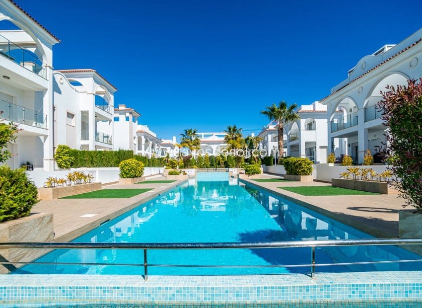 2 bedroom Villa for sale in Ciudad Quesada with pool - € 390,000 (Ref: 9755869)