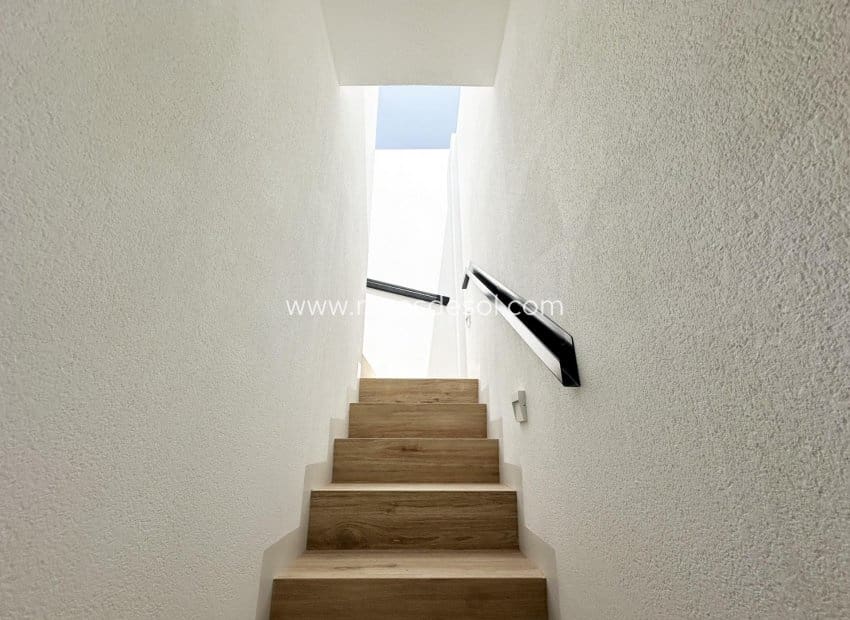 3 quarto Moradia para venda em Torre de la Horadada com piscina - 589 000 € (Ref: 9778765)