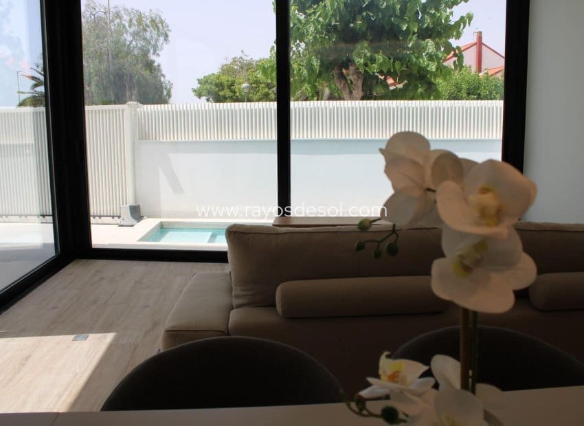 3 quarto Moradia para venda em Torre de la Horadada com piscina - 589 000 € (Ref: 9778765)