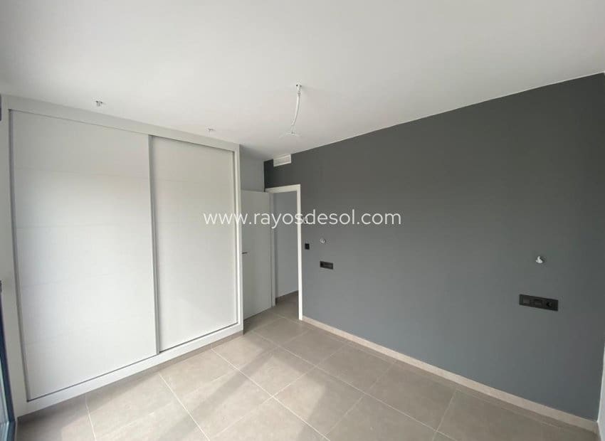 3 soveværelse Villa til salg i Los Alcazares med swimmingpool - € 419.900 (Ref: 9781430)