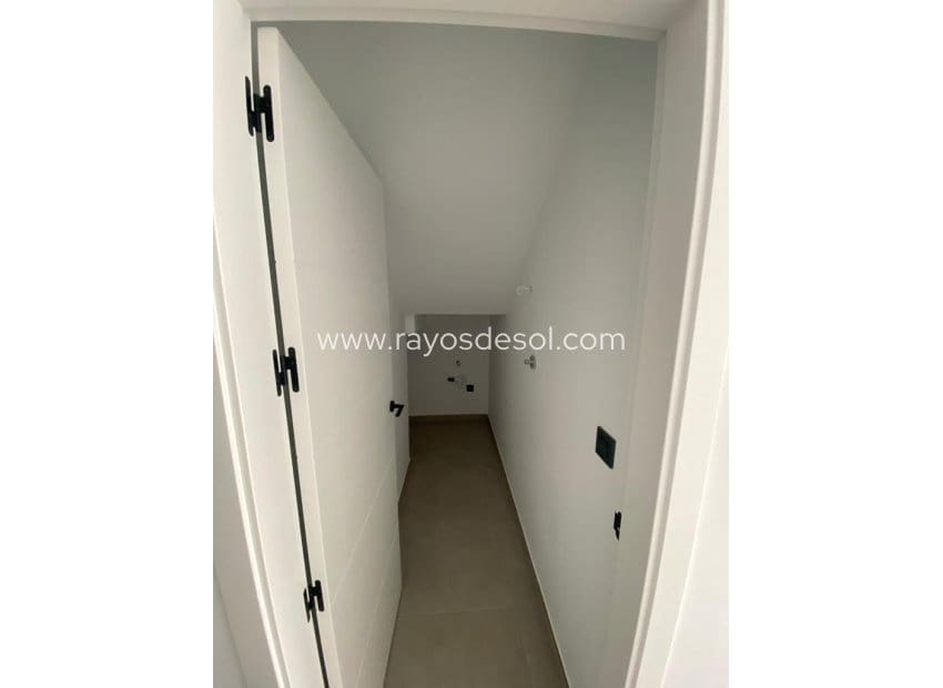 3 soveværelse Villa til salg i Los Alcazares med swimmingpool - € 419.900 (Ref: 9781430)