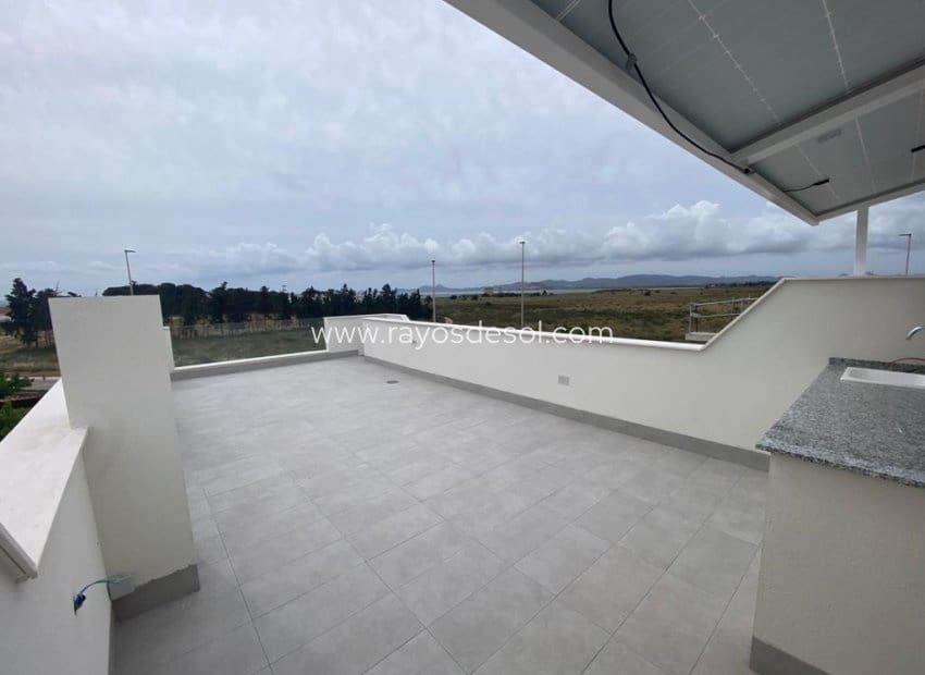 3 soveværelse Villa til salg i Los Alcazares med swimmingpool - € 419.900 (Ref: 9781430)