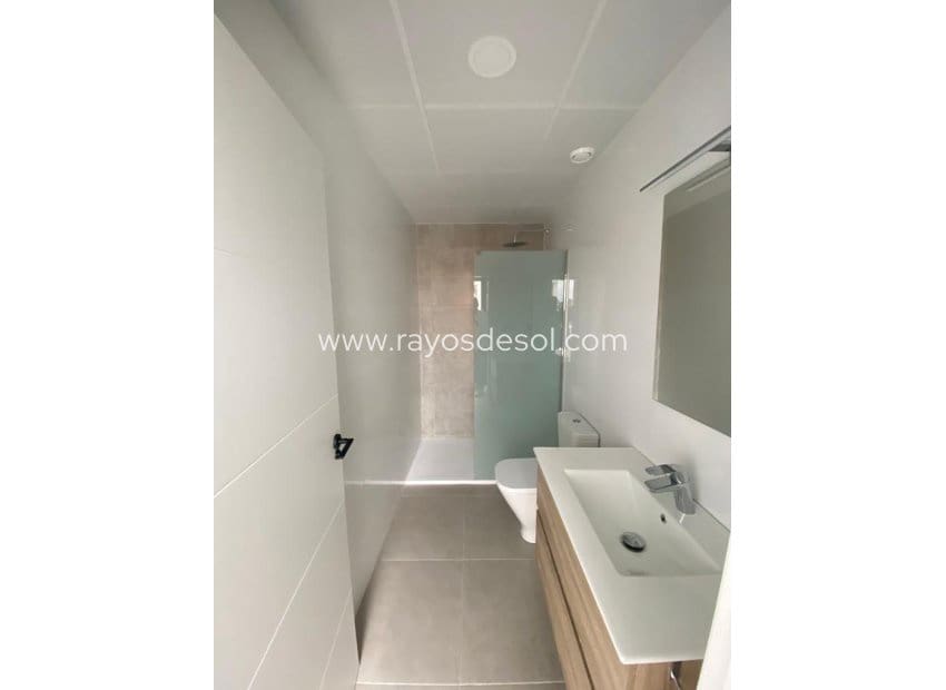 3 soveværelse Villa til salg i Los Alcazares med swimmingpool - € 419.900 (Ref: 9781430)