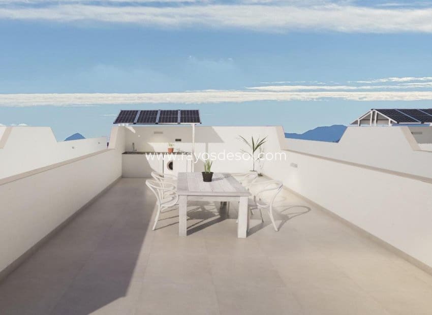 3 soveværelse Villa til salg i Los Alcazares med swimmingpool - € 419.900 (Ref: 9781430)