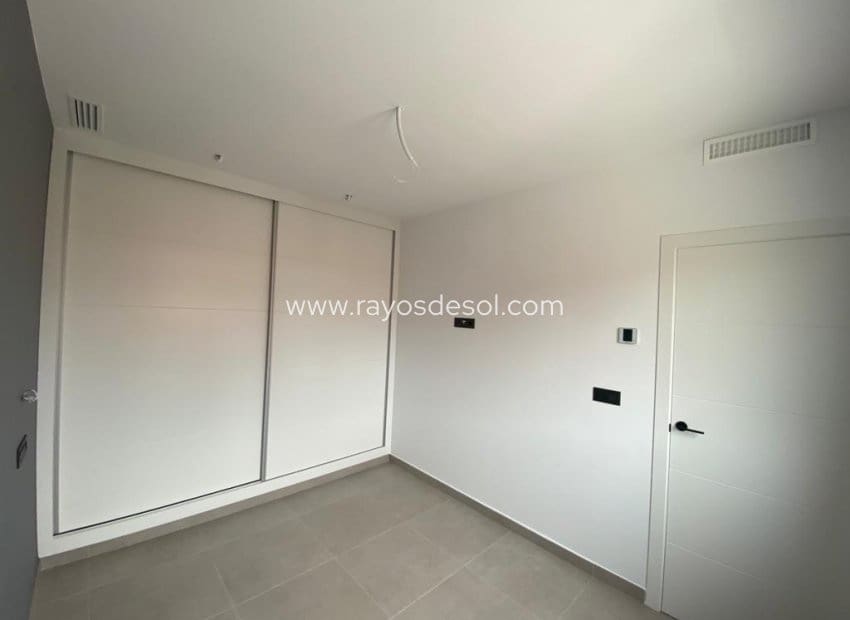 3 Zimmer Villa zu verkaufen in Los Alcazares mit Pool - 419.900 € (Ref: 9781430)