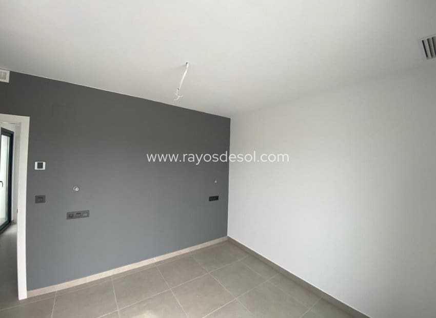 3 Zimmer Villa zu verkaufen in Los Alcazares mit Pool - 419.900 € (Ref: 9781430)