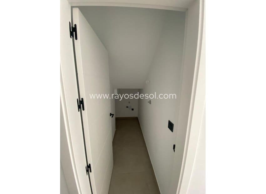 3 Zimmer Villa zu verkaufen in Los Alcazares mit Pool - 419.900 € (Ref: 9781430)