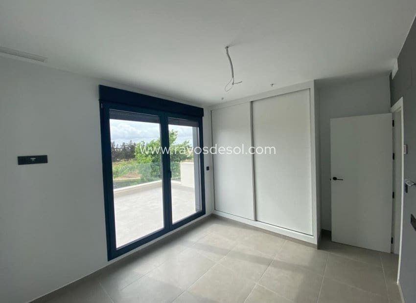 3 Zimmer Villa zu verkaufen in Los Alcazares mit Pool - 419.900 € (Ref: 9781430)