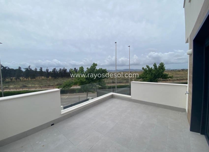 3 Zimmer Villa zu verkaufen in Los Alcazares mit Pool - 419.900 € (Ref: 9781430)