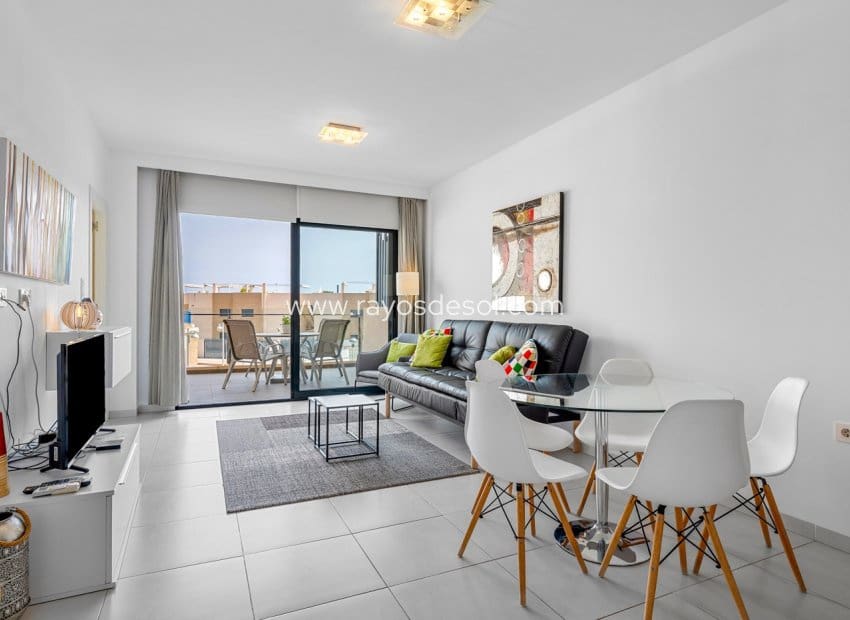 2 makuuhuone Huoneisto myytävänä paikassa La Zenia mukana uima-altaan - 249 900 € (Ref: 9812477)