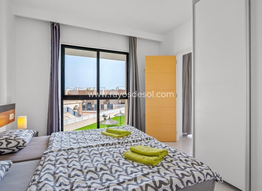 2 makuuhuone Huoneisto myytävänä paikassa La Zenia mukana uima-altaan - 249 900 € (Ref: 9812477)
