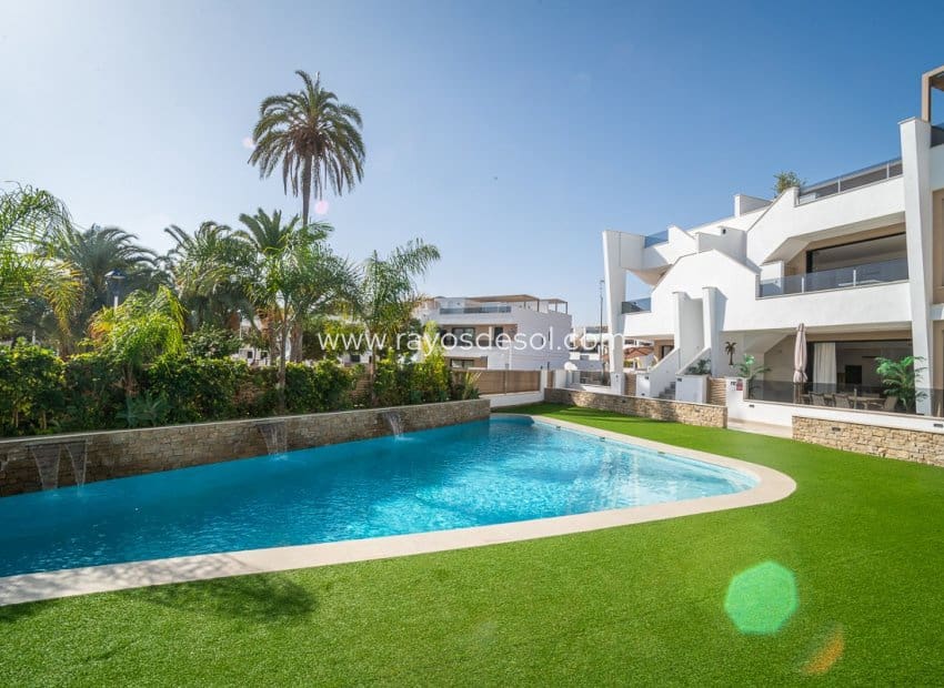 3 sypialnia Penthouse na sprzedaż w San Pedro del Pinatar z basenem - 339 000 € (Ref: 9816002)