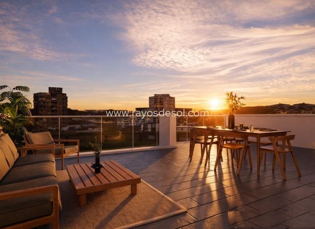 Chalet de 3 habitaciones en Centro, Los Alcázares en venta con piscina - 590.000 € (Ref: 9816003)