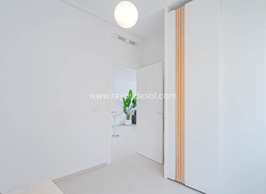 Chalet de 4 habitaciones en Punta Prima en venta con piscina - 650.000 € (Ref: 9835076)