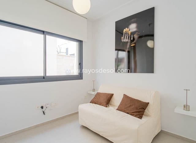 4 slaapkamer Villa te koop in Punta Prima, Torrevieja met zwembad - € 650.000 (Ref: 9835076)