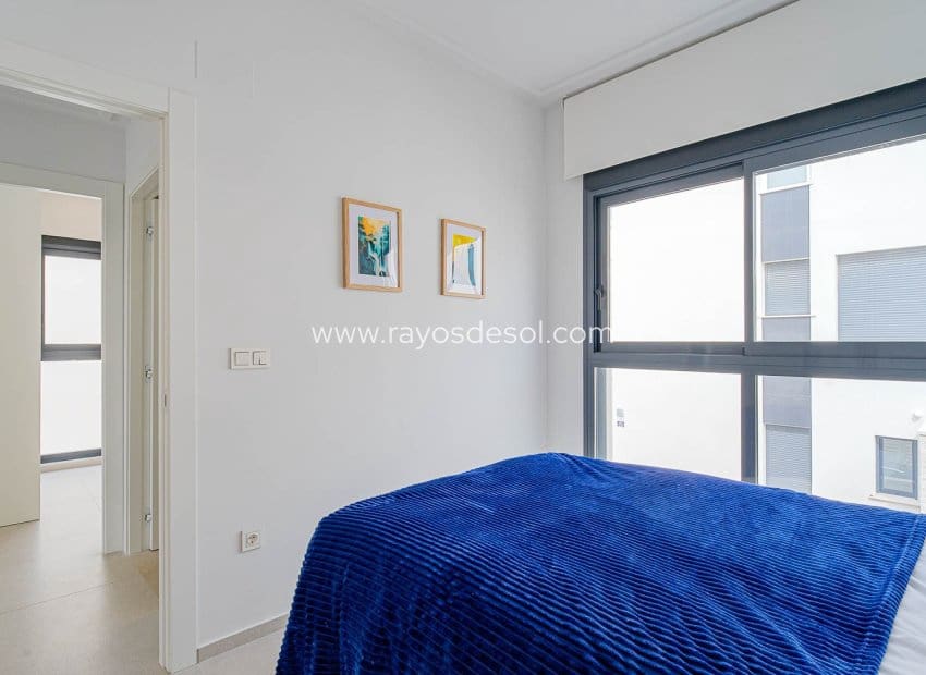 Chalet de 4 habitaciones en Punta Prima en venta con piscina - 650.000 € (Ref: 9835076)