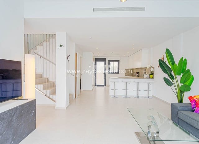4 soveværelse Villa til salg i Punta Prima, Torrevieja med swimmingpool - € 650.000 (Ref: 9835076)