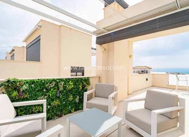 4 soveværelse Villa til salg i Punta Prima, Torrevieja med swimmingpool - € 650.000 (Ref: 9835076)