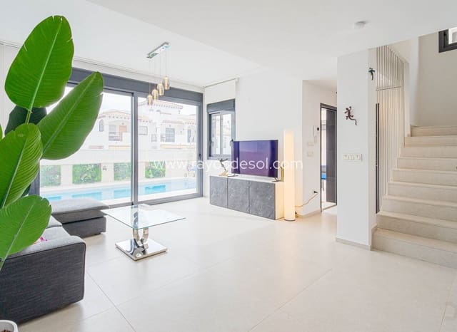 4 makuuhuone Huvila myytävänä paikassa Punta Prima, Torrevieja mukana uima-altaan - 650 000 € (Ref: 9835076)
