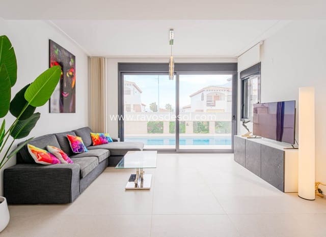 4 makuuhuone Huvila myytävänä paikassa Punta Prima, Torrevieja mukana uima-altaan - 650 000 € (Ref: 9835076)