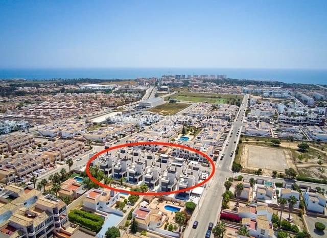 4 makuuhuone Huvila myytävänä paikassa Punta Prima, Torrevieja mukana uima-altaan - 650 000 € (Ref: 9835076)