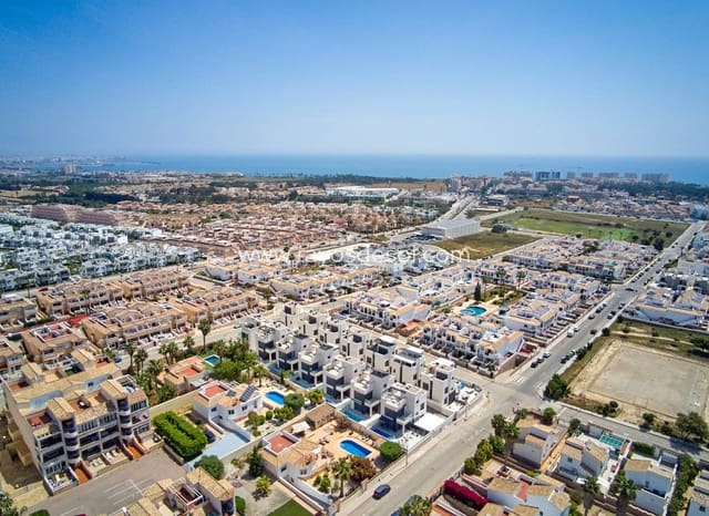 4 makuuhuone Huvila myytävänä paikassa Punta Prima, Torrevieja mukana uima-altaan - 650 000 € (Ref: 9835076)