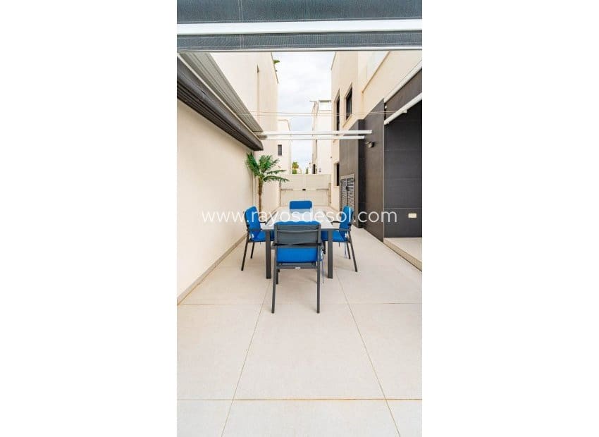 4 sypialnia Willa na sprzedaż w Punta Prima z basenem - 650 000 € (Ref: 9835076)