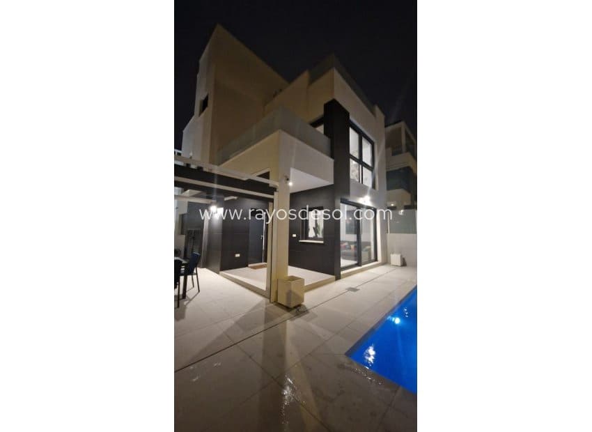 4 sypialnia Willa na sprzedaż w Punta Prima z basenem - 650 000 € (Ref: 9835076)