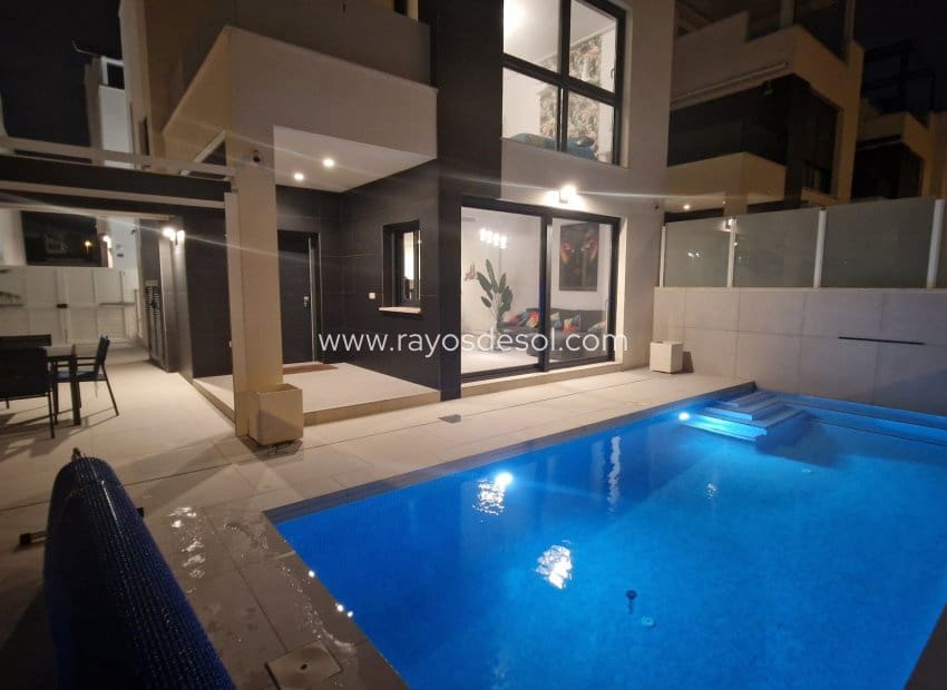 4 sypialnia Willa na sprzedaż w Punta Prima z basenem - 650 000 € (Ref: 9835076)