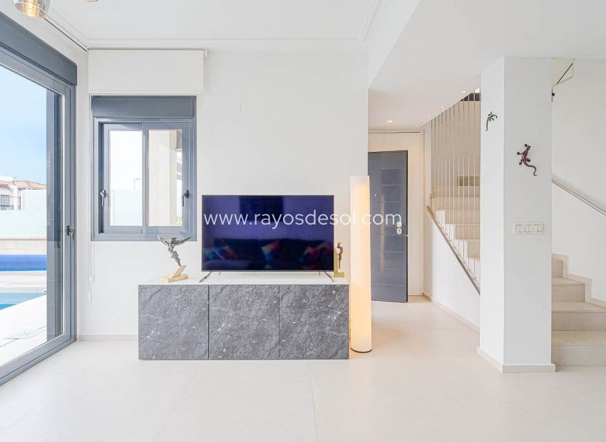 4 sypialnia Willa na sprzedaż w Punta Prima z basenem - 650 000 € (Ref: 9835076)