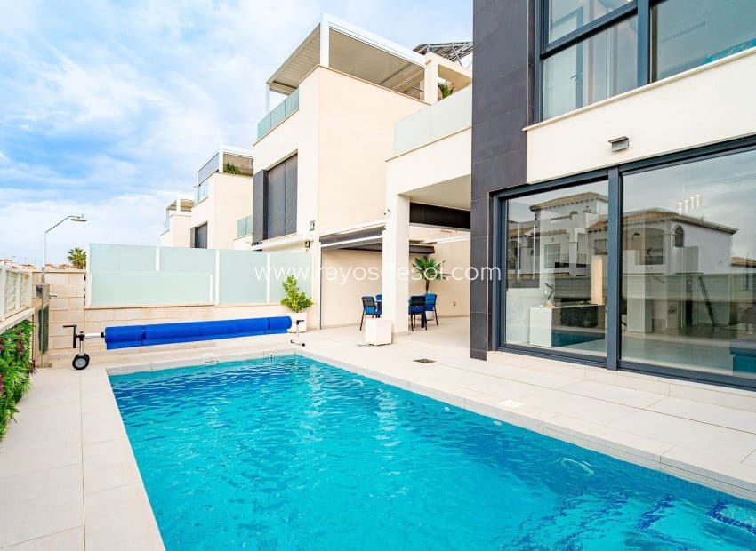 4 sypialnia Willa na sprzedaż w Punta Prima z basenem - 650 000 € (Ref: 9835076)