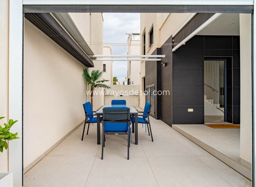 4 sypialnia Willa na sprzedaż w Punta Prima z basenem - 650 000 € (Ref: 9835076)