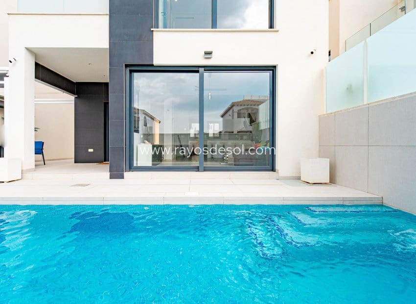 4 sypialnia Willa na sprzedaż w Punta Prima z basenem - 650 000 € (Ref: 9835076)
