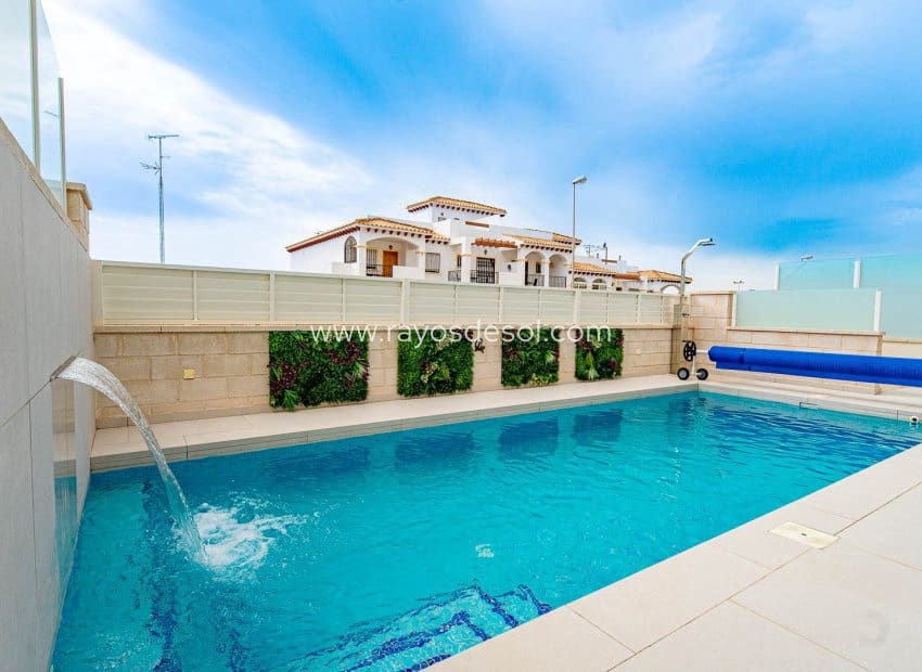 4 sypialnia Willa na sprzedaż w Punta Prima z basenem - 650 000 € (Ref: 9835076)