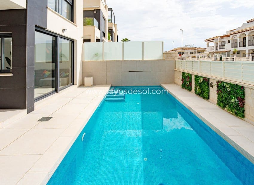 4 sypialnia Willa na sprzedaż w Punta Prima z basenem - 650 000 € (Ref: 9835076)