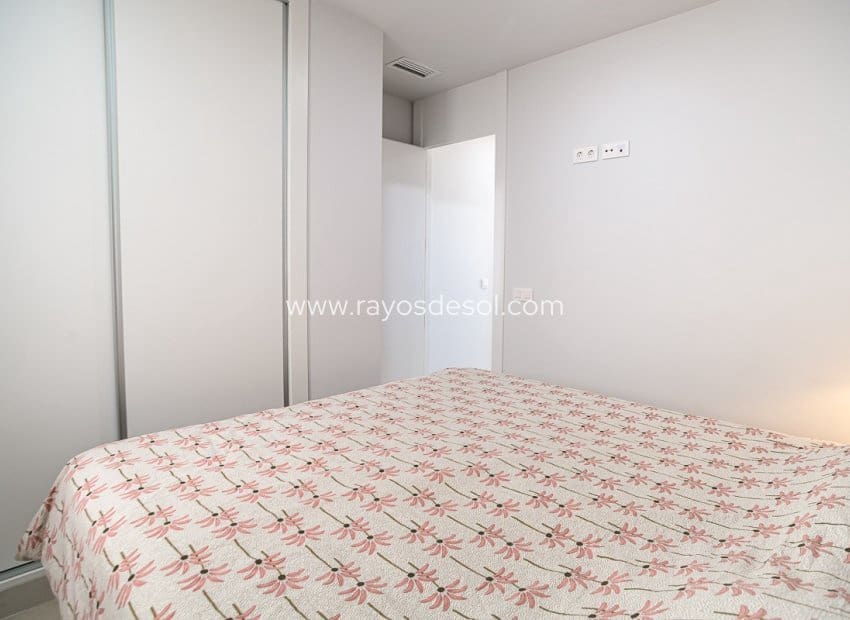 3 sovrum Lägenhet till salu i Torrevieja med pool - 349 000 € (Ref: 9841331)